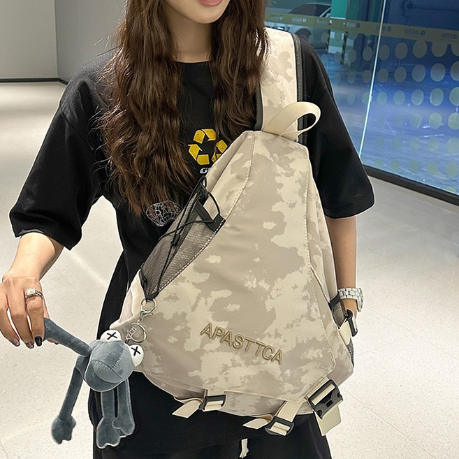 New trendy and cool color-blocking outdoor sports cycling and mountaineering bags for couples, multi-purpose and versatile crossbody bags and backpacks details Picture