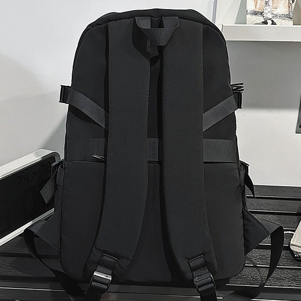 A new high-appeal Korean style Instagram retro workwear backpack for couples, featuring a casual, simple, lightweight and large-capacity backpack Specification drawing
