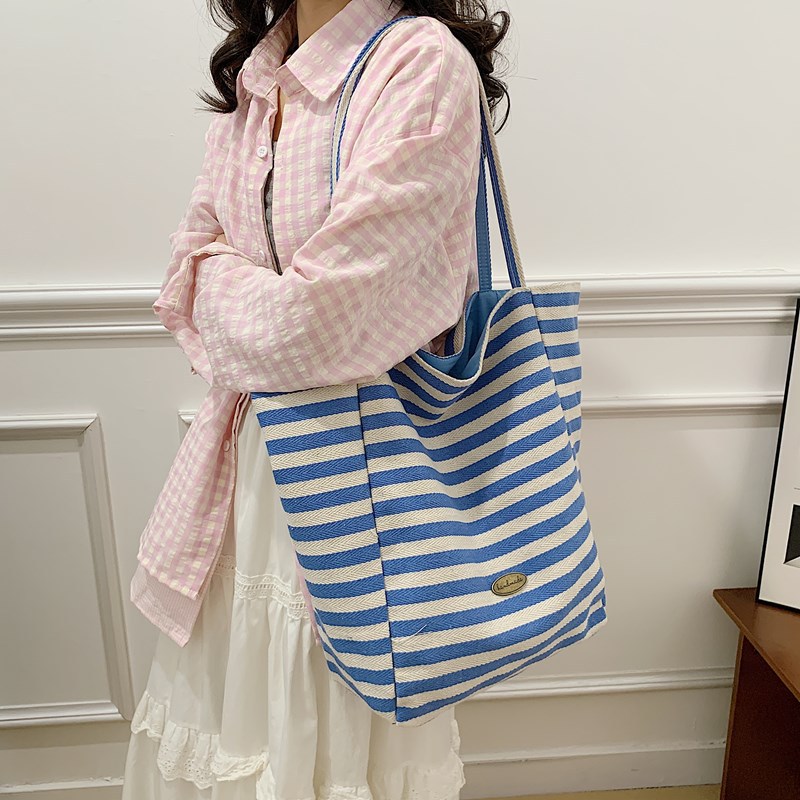 Double-sided backpack with stripes, a niche Korean version, large-capacity, laid-back red tote bag, a casual shopping bag for women details Picture