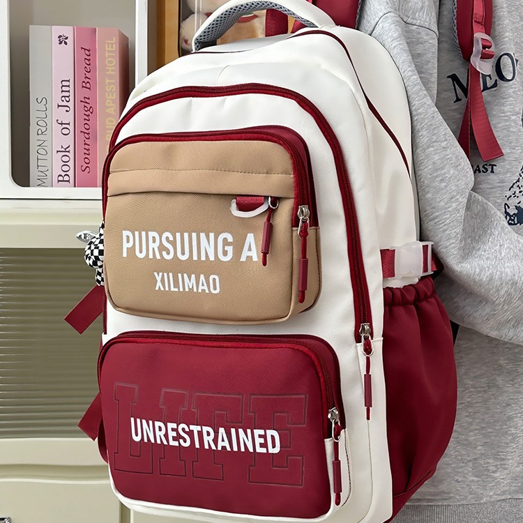 This large-capacity Japanese-style backpack is versatile for female junior and senior high school students. It is casual, simple, light, fresh and has a high level of appearance full figure