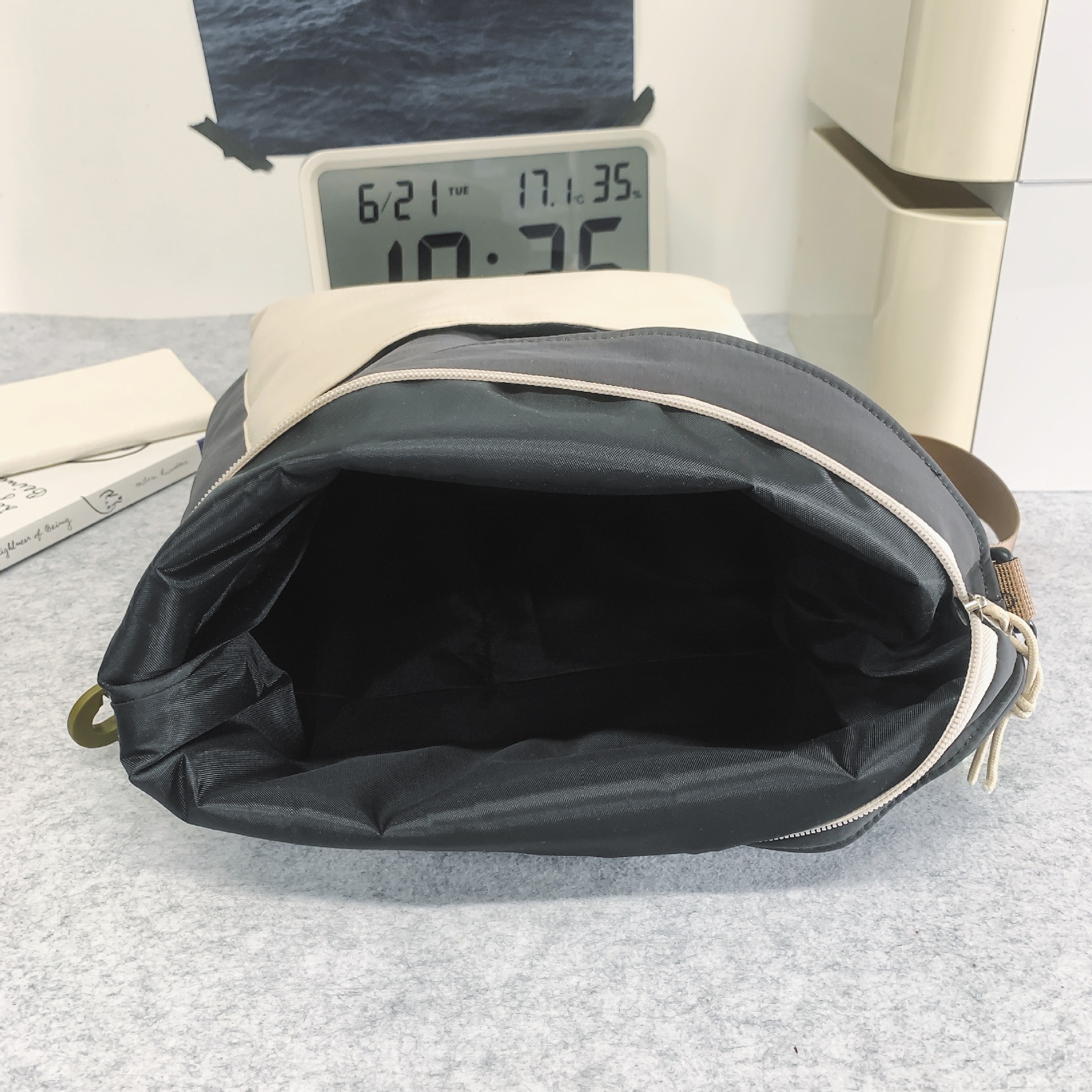 Outdoor travel crossbody small bag for female college students, casual backpack, cool flip cover with buckle, large capacity single-shoulder bag for men Application Scenario