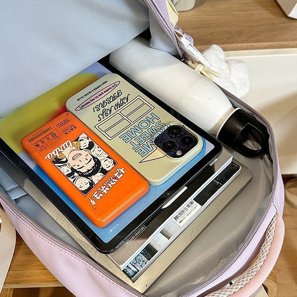 A new Japanese-style backpack with a high aesthetic level, featuring a fresh and sweet college style and color-blocking splicing. It is a large-capacity backpack for junior and senior high school students Application Scenario