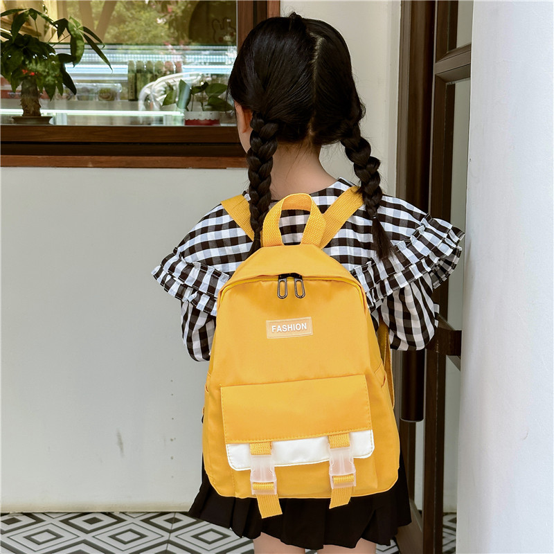 The new autumn 2023 children's backpacks are now available. They are large-capacity, lightweight and casual student schoolbags and trendy children's backpacks for outings Specification drawing
