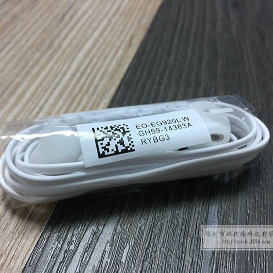 The new galaxy/S6/s7 edge mobile phone wire-tuned bass headphones with in-ear ear tips Application Scenario