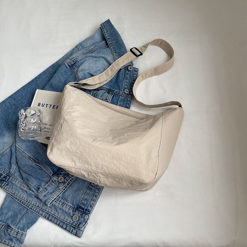 2024 New minimalist and artistic canvas bag, women's large-capacity laid-back crossbody bag, college student single-shoulder bag, commuter bag Specification drawing