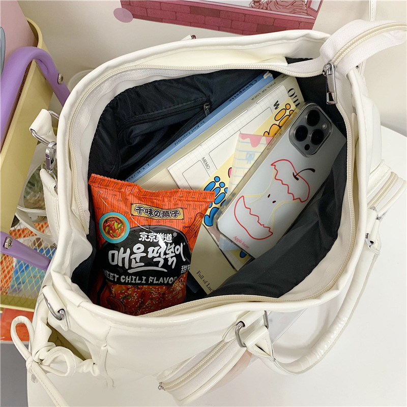 Japanese-style Instagram fresh, sweet and cute 2D girl transparent smug pain bag, three-in-one simple and versatile backpack Application Scenario