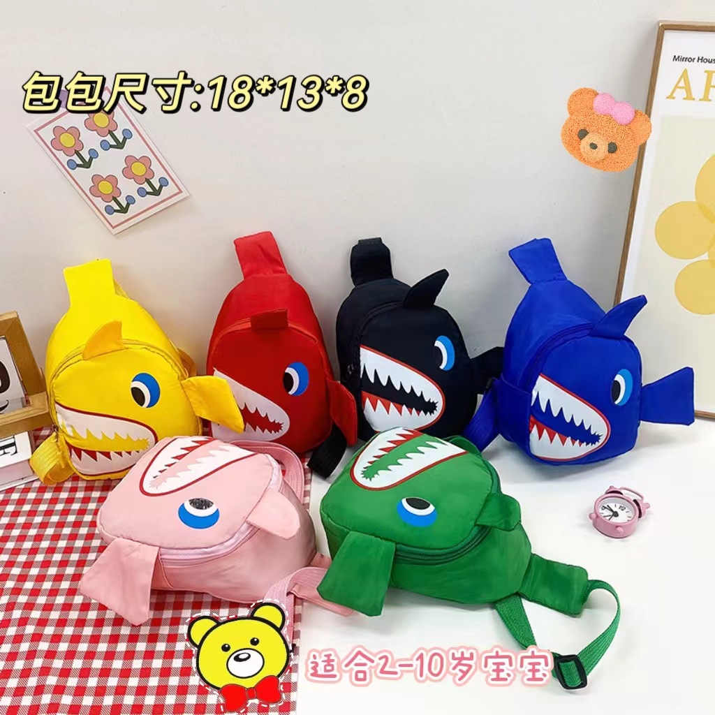 Cute cartoon shark children's single-shoulder bag, boys' fashionable and stylish crossbody accessory small chest bag full figure