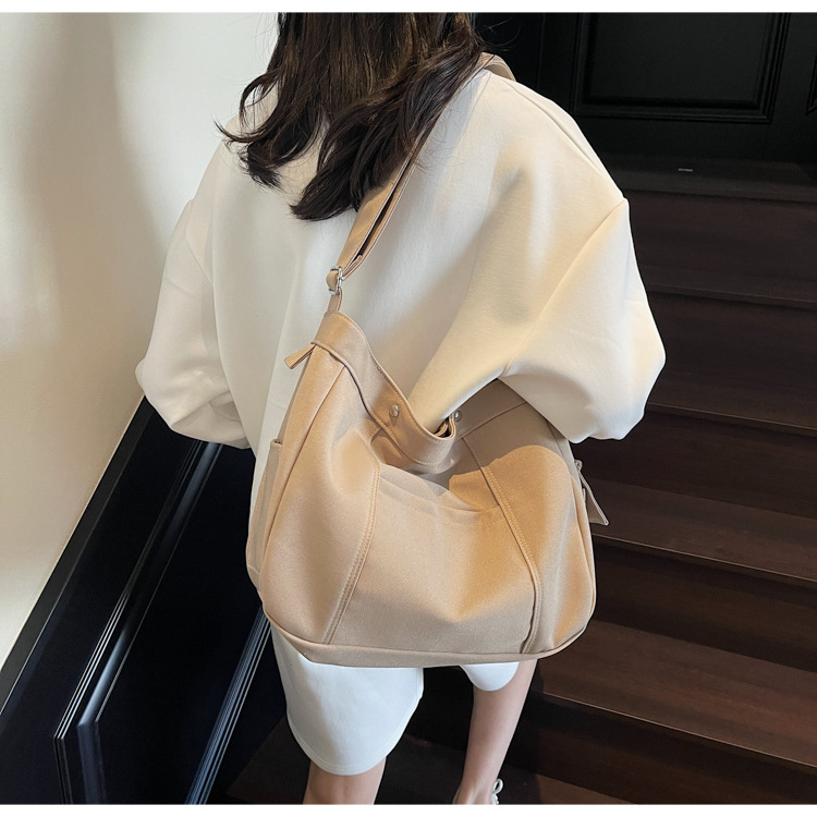 A new Japanese large-capacity, high-quality crossbody bag, a casual and niche single-shoulder bag, and a simple and versatile student single-shoulder bag for 2025 details Picture