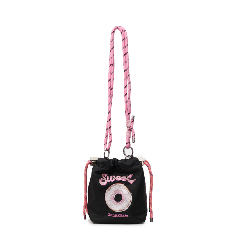 2025 New Korean-style fashionable and versatile embroidered crossbody bag, niche lightweight single-shoulder bag, casual and simple commuting backpack Item Picture