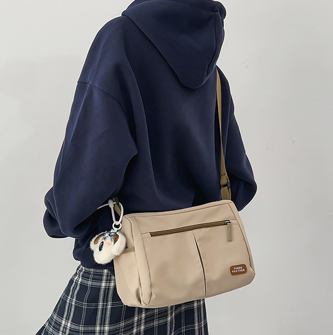 Commuter messenger bag, men's casual trendy crossbody bag, student class backpack, women's lightweight sports travel single-shoulder bag full figure