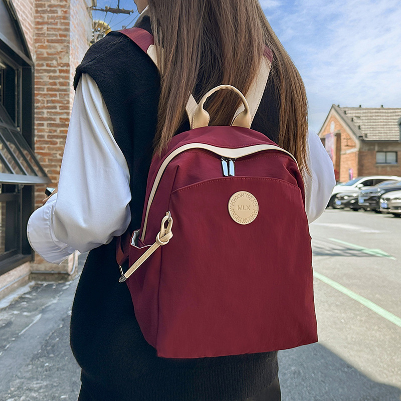 A lightweight Japanese minimalist student backpack, a new Japanese ins casual and versatile lightweight backpack for travel and shopping full figure