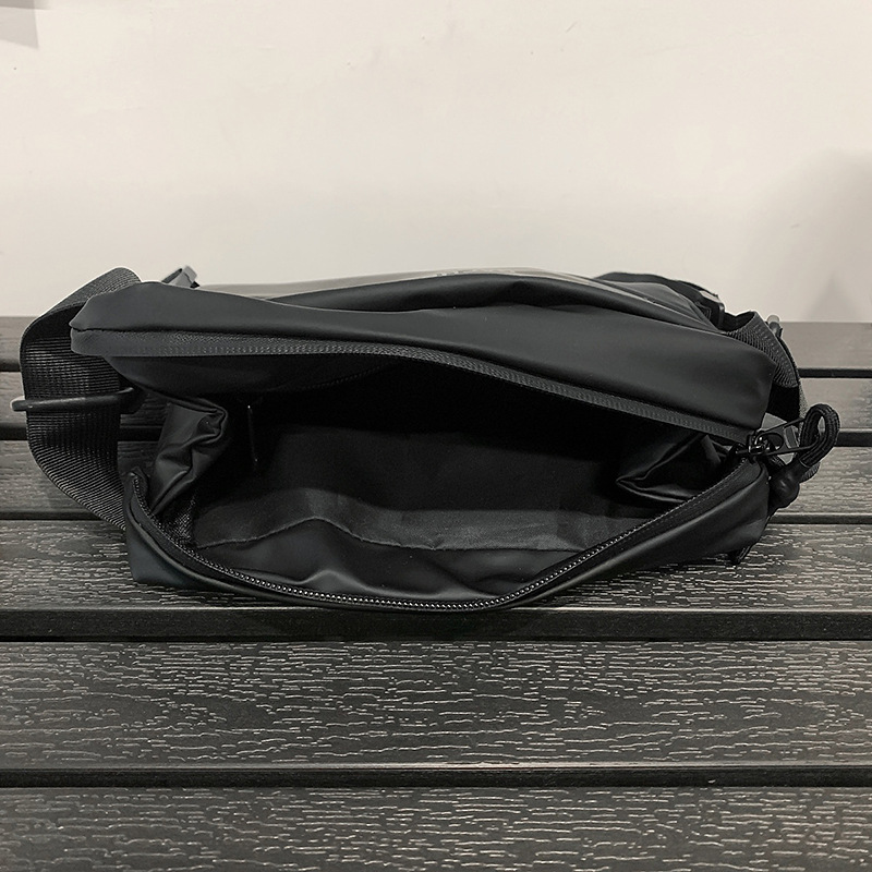 The new men's chest bag for foreign trade, a trendy pu single-shoulder bag for casual use, is a cool outdoor sports mobile phone crossbody bag Specification drawing