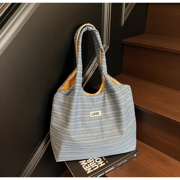 A new high-appeal ethnic-style tote bag for women, featuring a color-blocking design, is lightweight and portable, fashionable and versatile for commuting Specification drawing