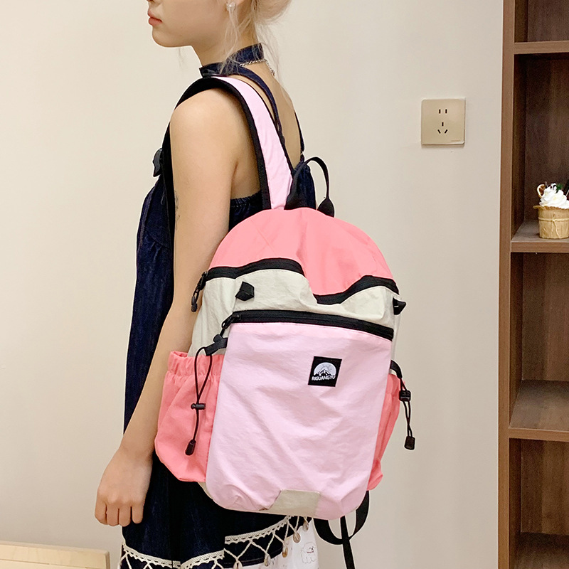 New mountain-themed high-appearation-level color-blocking outdoor hiking and mountain climbing small backpack, women's water-resistant casual travel soft backpack details Picture