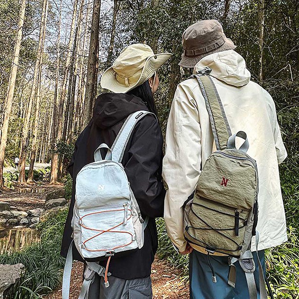 New outdoor backpacks, color-blocking hiking bags, picnic retro schoolbags, lightweight travel bags, and small sports hiking backpacks full figure