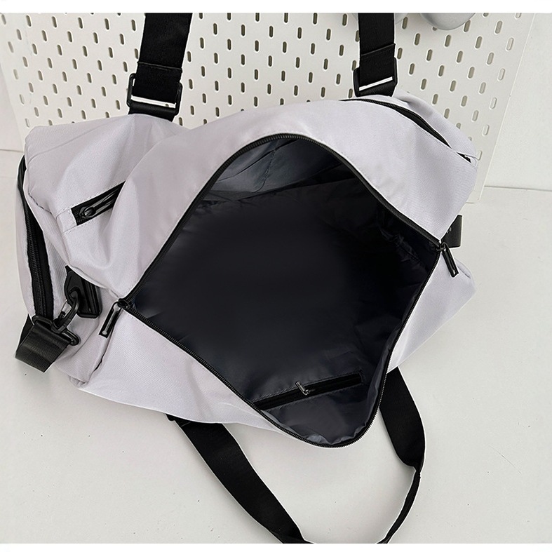 New Korean-style fashionable travel bag for men and women, large-capacity short-distance business trip luggage storage bag, trendy casual fitness bag Application Scenario