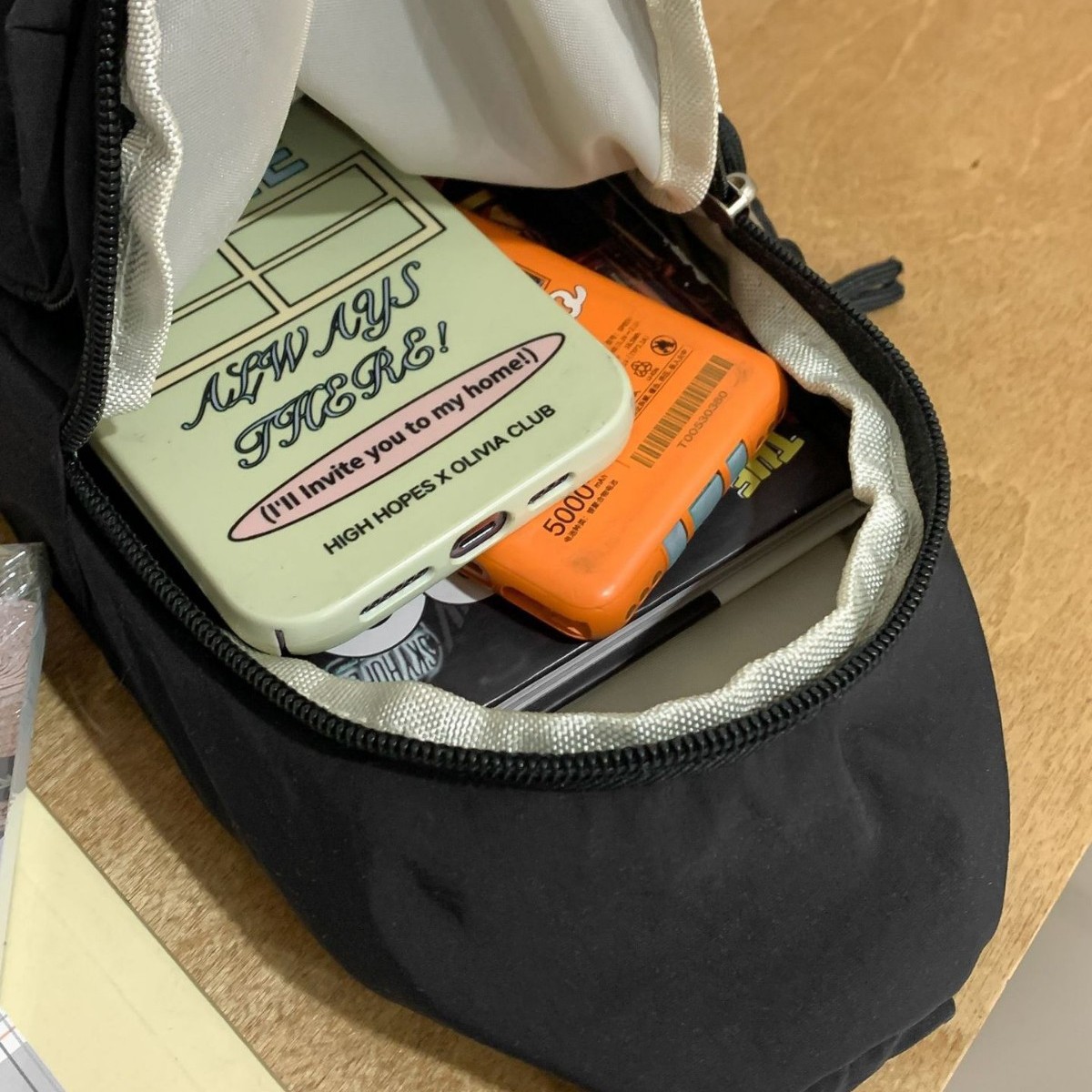 The 2025 new high-appearance-level chest bag is a fashionable, cute, simple, lightweight and large-capacity women's crossbody bag Application Scenario