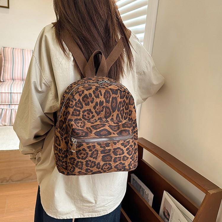 The new forest-themed hot girl niche leopard print kitty backpack is versatile, portable and a plush mini backpack for outdoor travel details Picture
