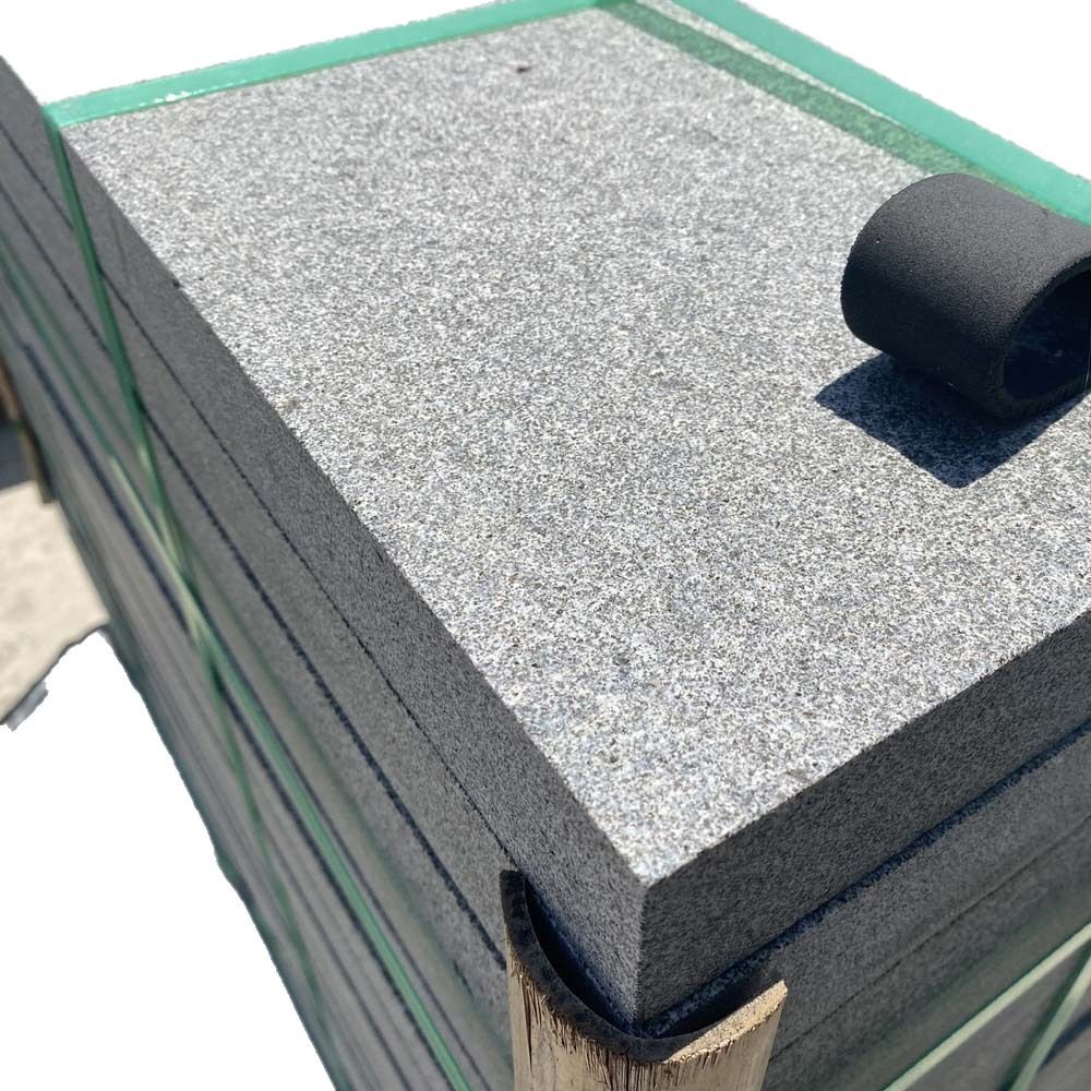 Supplying sesame black granite flamed slabs, old mine g654, Zhangqiu black floor paving stones, Changtai sesame black square slabs Item Picture
