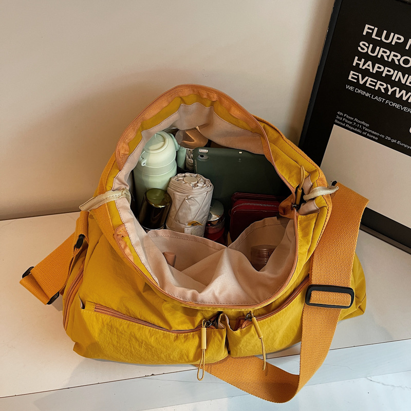 A new Korean-style ins tote bag with a high level of appearance, fresh and sweet, candy-colored, lightweight storage, and a crossbody bag for travel and shopping Application Scenario