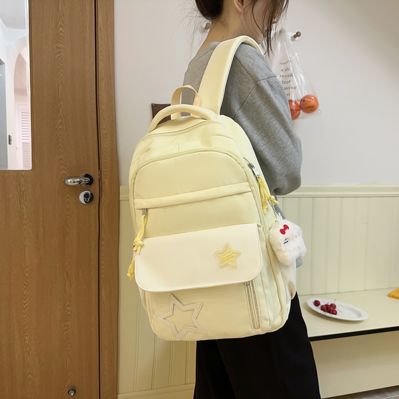 The new schoolbag is a large-capacity, lightweight backpack for junior and senior high school students with a Korean ins school style, contrasting colors and high appearance standards details Picture