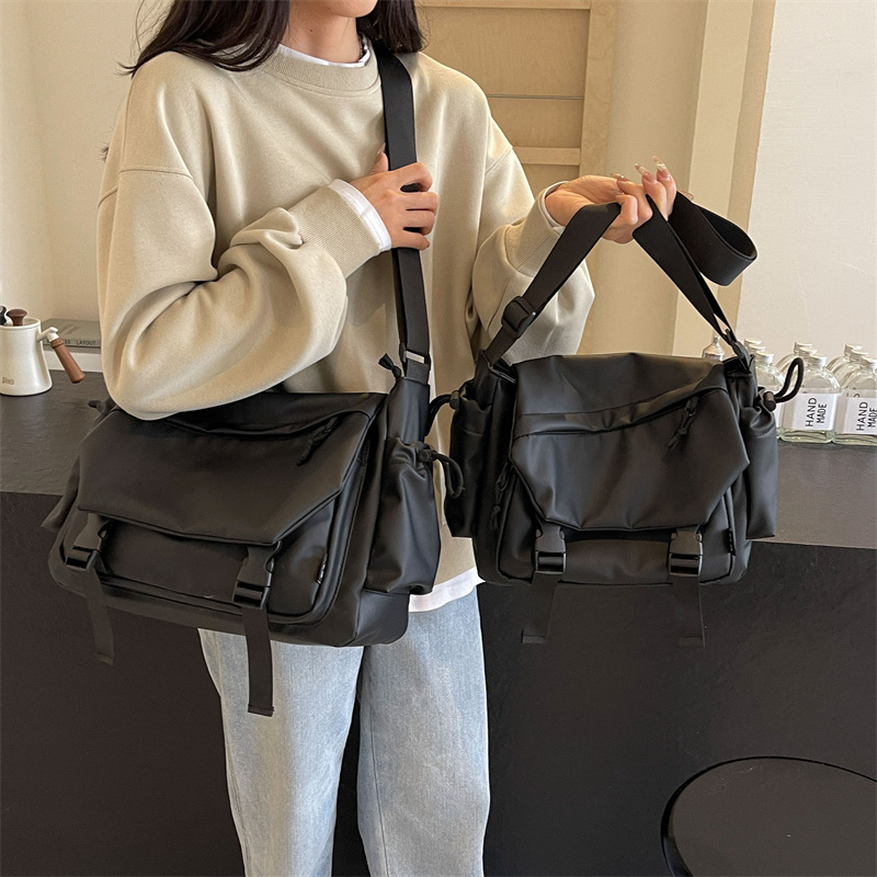 Workwear-style crossbody bag, men's trendy brand, Japanese hip-hop Instagram crossbody bag, sporty and casual, cool and stylish women's cycling single-shoulder bag full figure