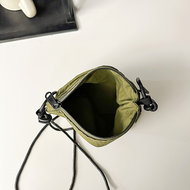 Lightweight mountain-style outdoor mini bag, trendy Japanese single-shoulder crossbody bag, men's versatile camping ID and mobile phone case Application Scenario