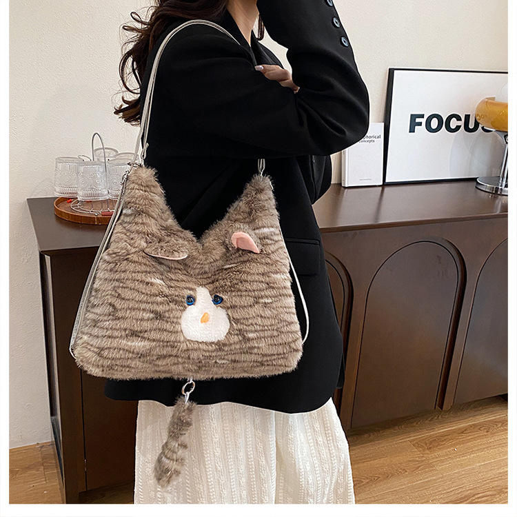 Cute plush cat ins crossbody bag, cartoon large-capacity girl 2025 versatile backpack, soft and cute single-shoulder bag details Picture