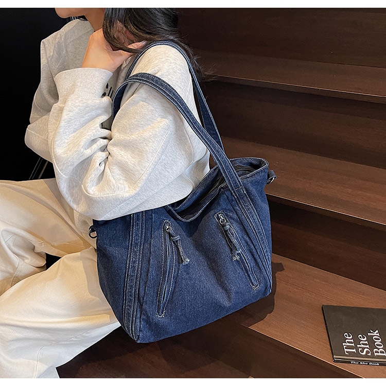 Korean large-capacity, high-end, laid-back style denim tote bag for women 2025 new retro commuter single-shoulder bag details Picture