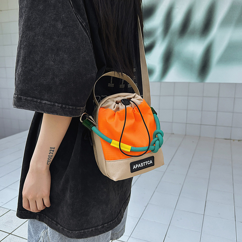 New high-appeartion-level outdoor mountaineering multi-purpose crossbody water bottle bag, women's cycling, leisure walking and lightweight mobile phone bag details Picture