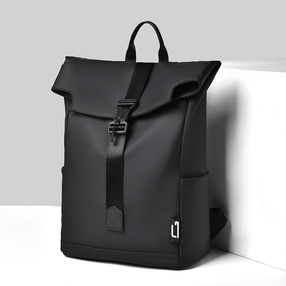 The new men's backpack is a trendy and high-end casual backpack with a flip cover and magnetic buckle. It is a men's travel backpack full figure