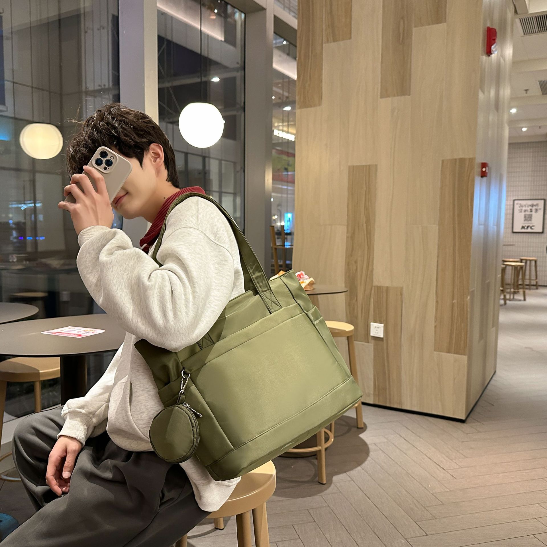Japanese large-capacity versatile single-shoulder bag, 2025 new style fashionable tote bag, student book bag, simple and casual handbag full figure