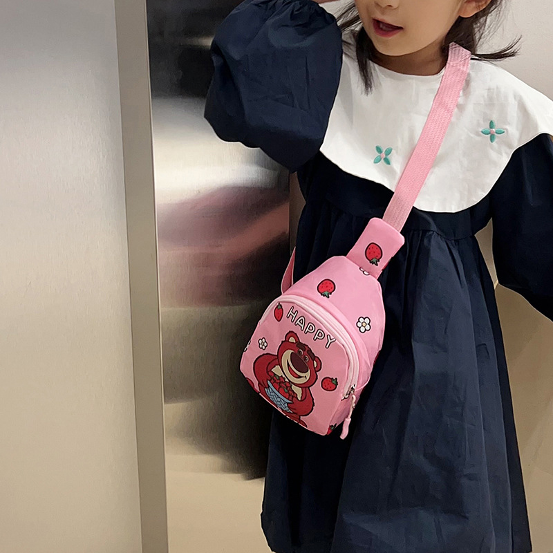 The new autumn collection features a casual crossbody bag for children's travel and a trendy small chest bag Application Scenario