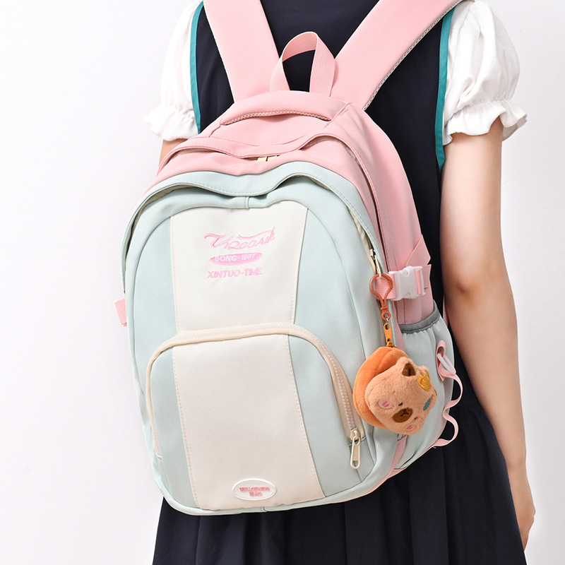 A new multi-compartment Japanese backpack with a horizontal color-blocking candy-colored design. It is a casual, simple and lightweight backpack for junior and senior high school students full figure