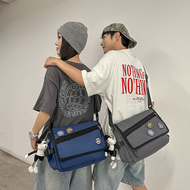 The new high-appeartion-level workwear style is cool and simple. The messenger bag is lightweight and has a large capacity crossbody bag for catching up on classes and going to work details Picture