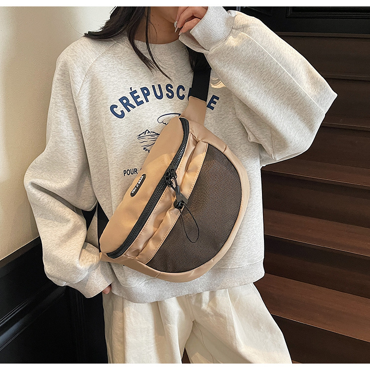 Versatile crossbody bag, durable, casual and lightweight saddle chest bag, large-capacity commuter bag, simple and elegant single-shoulder bag for traveling full figure