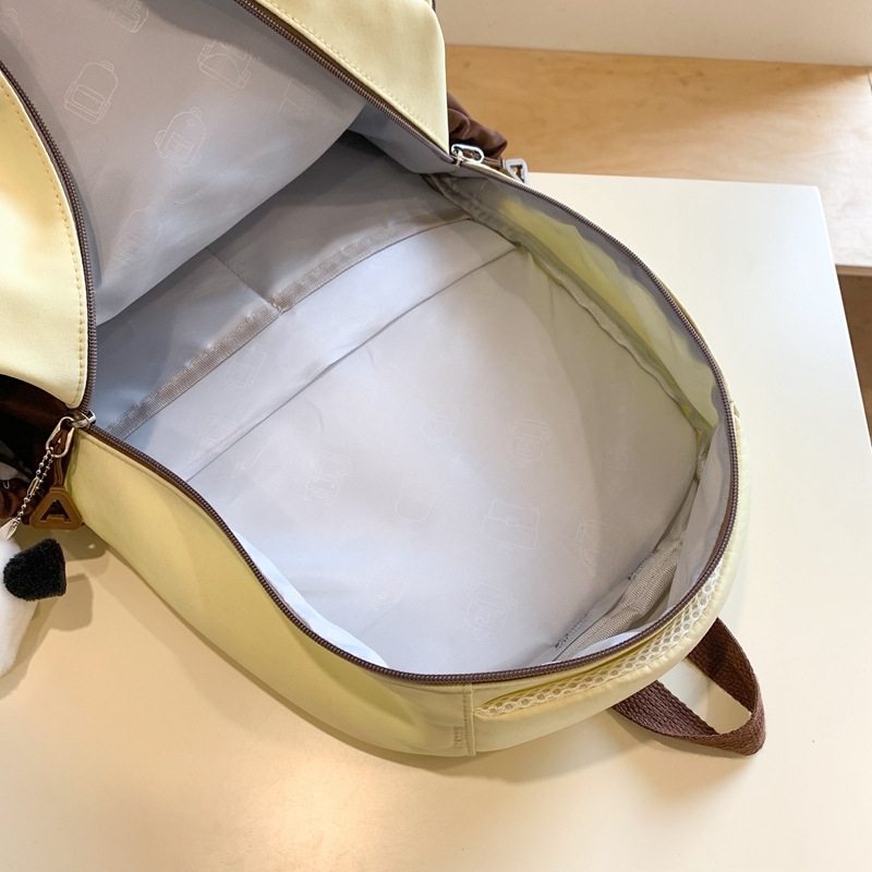 Simple and versatile schoolbag for junior high school girls, large-capacity backpack for senior high school students, casual Korean-style trendy backpack for college students and girls Application Scenario