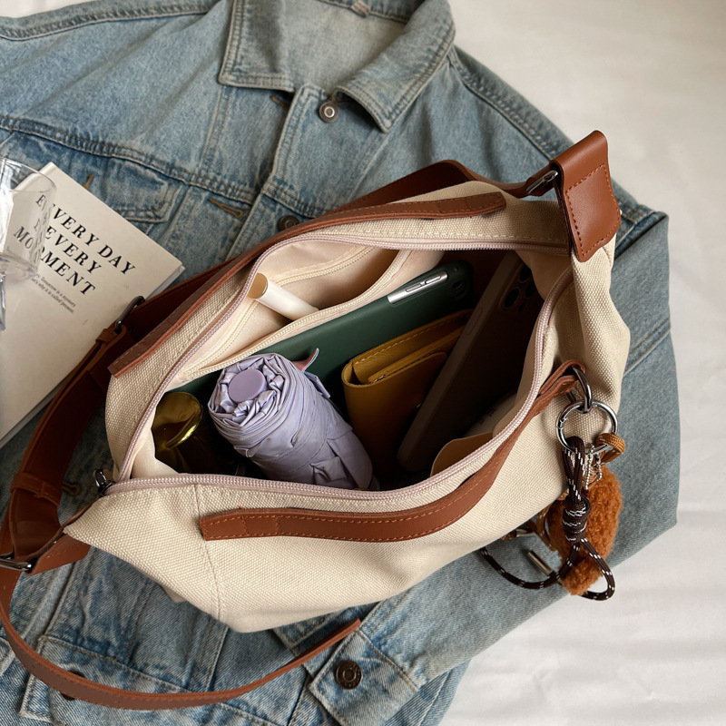 Casual crossbody canvas bag for women, Spring 2025 new style, large-capacity versatile tote bag, simple commuting single-shoulder bag Application Scenario
