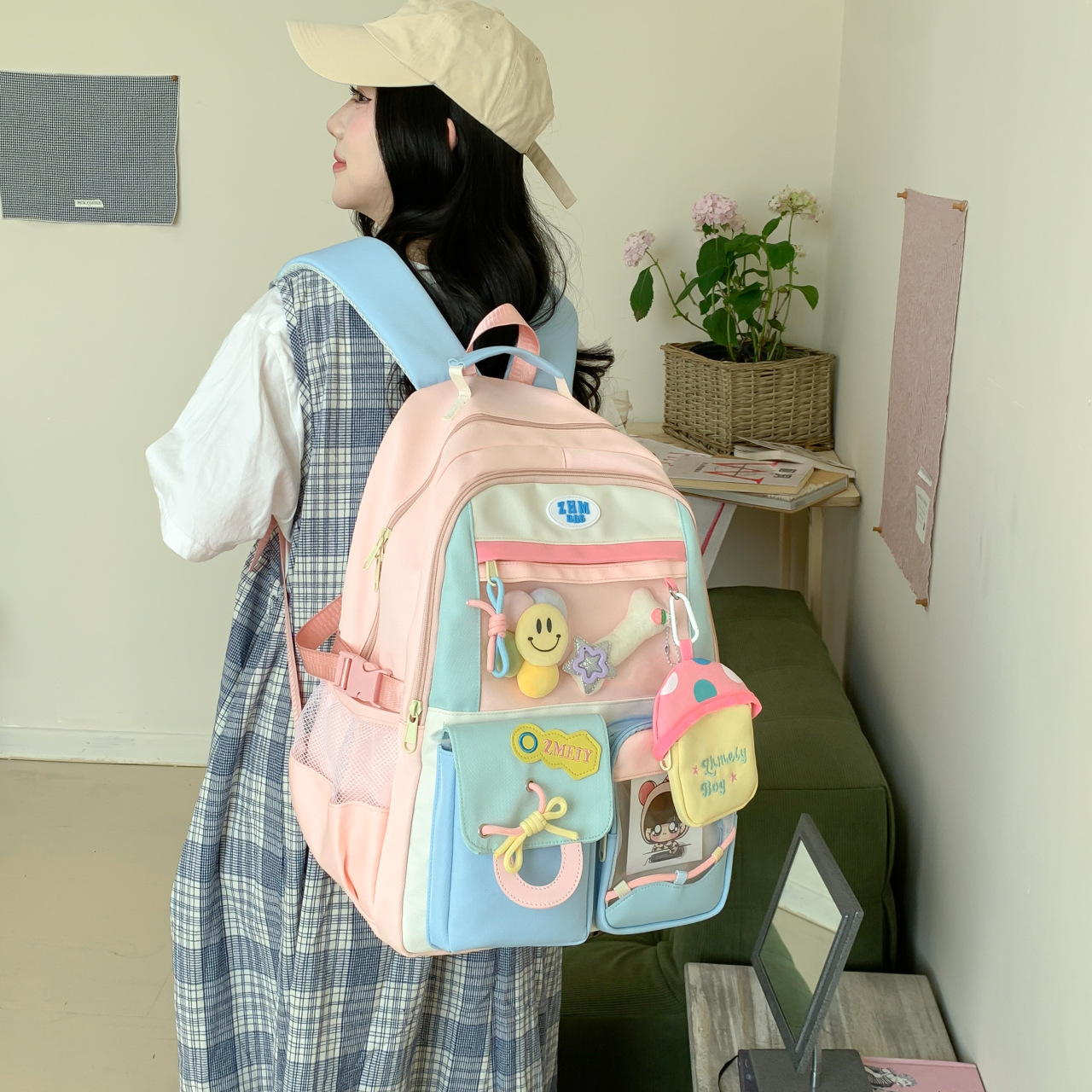 High-appearance-level large-capacity schoolbag for junior high school students, color-blocking backpack for senior high school students, cute new backpack for teenage girls, pain bag Specification drawing