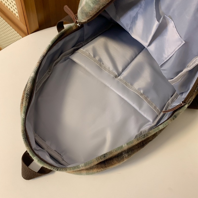 Japanese-style autumn and winter retro woolen checkered junior high school schoolbag for girls, Korean-style artistic college student commuting backpack Application Scenario