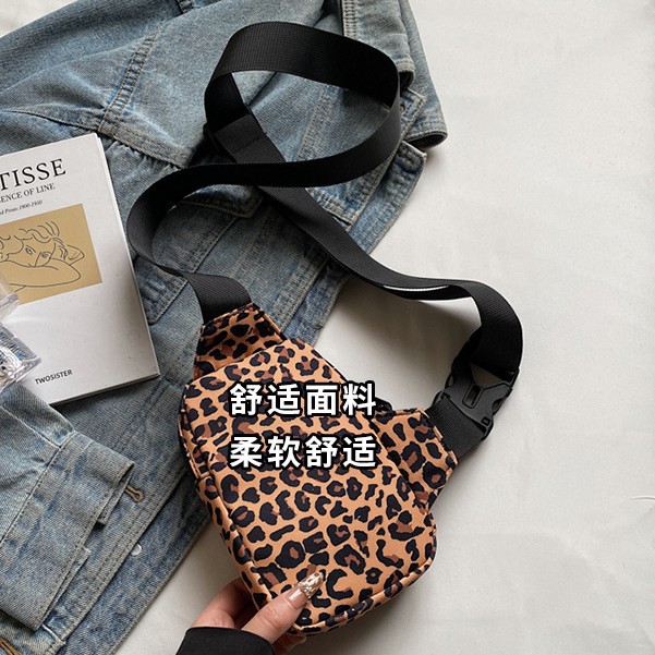 A new retro Japanese and Korean leopard print mini crossbody bag for women, with a high-end color contrast, is portable and sporty for commuting Specification drawing