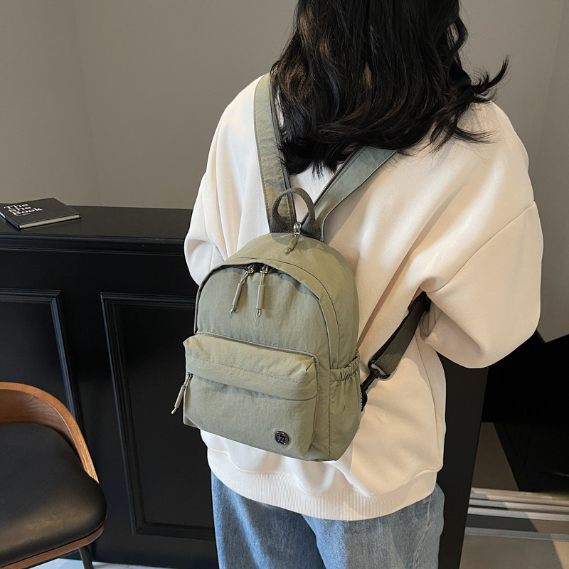 American retro backpack, light and casual chest bag, niche design, solid color, versatile single-shoulder bag, commuting and travel backpack details Picture