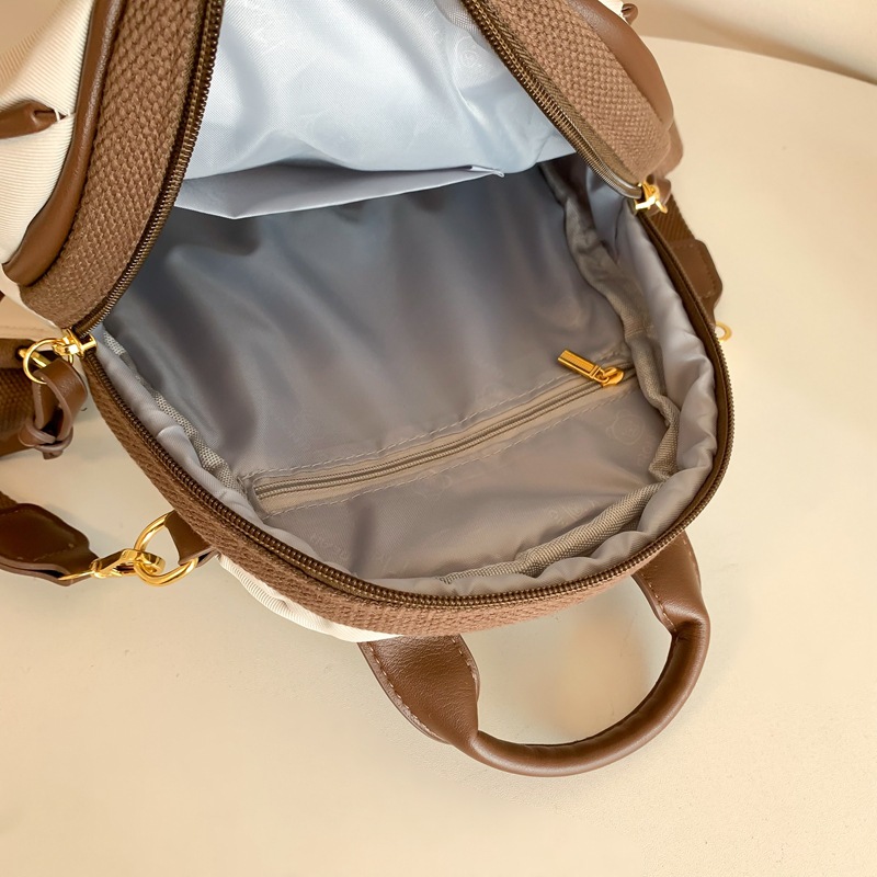 A lightweight mini backpack with high aesthetic standards from Europe and America, a simple and casual backpack for commuting, outdoor travel and outings Application Scenario