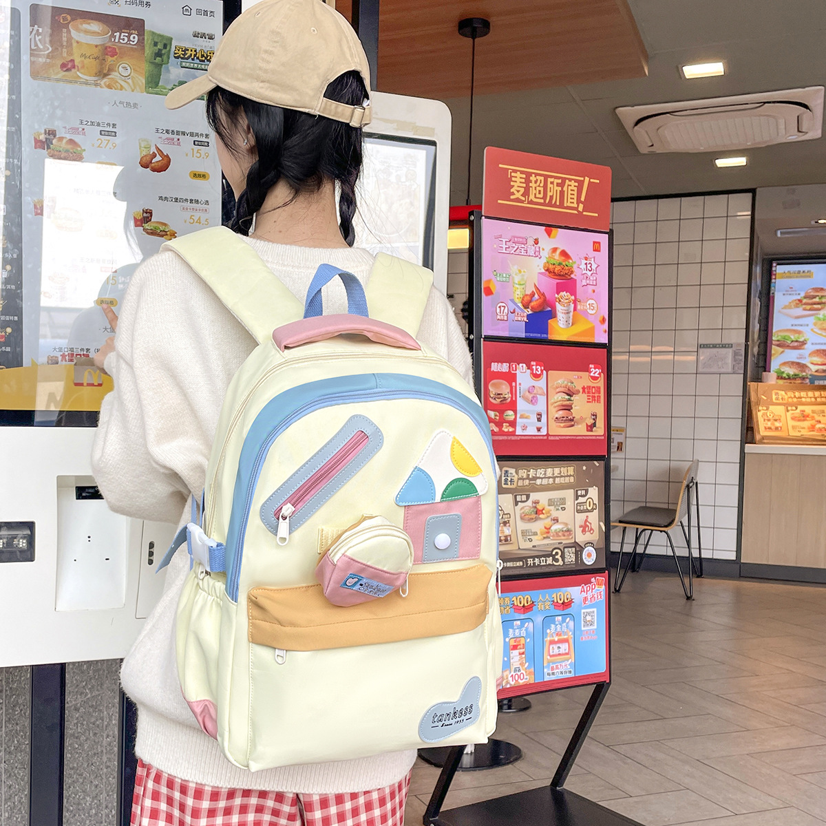 The new color-blocking versatile backpack is lightweight and has a large capacity. It's a cute and Instagram-style single-shoulder bag and a casual backpack full figure