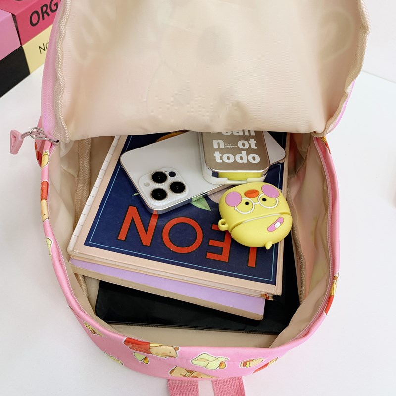 A new large-capacity backpack for students in grades 1-3, with a high level of appearance, fresh, sweet and cute Capibara backpack Application Scenario