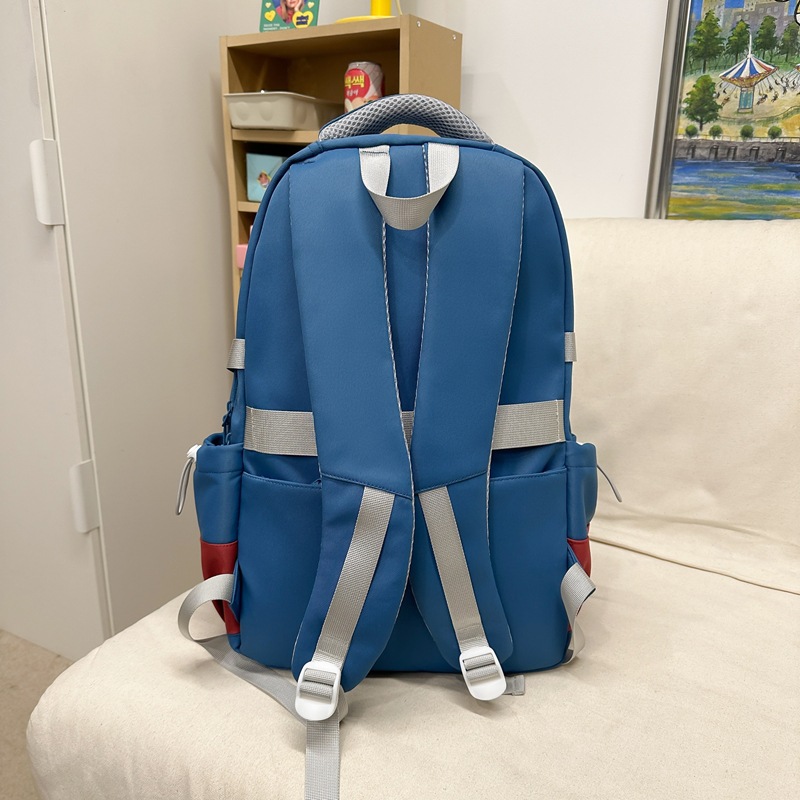 The new 2025 Korean version of the ins high-quality backpacks for primary and secondary school students in grades three to six with contrasting colors and simple design Specification drawing