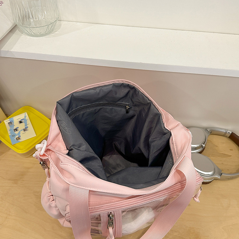 A cute Japanese girl with a small appetite, a transparent pain-relieving bag, a large-capacity single-shoulder bag for students in class, and a crossbody bag Application Scenario
