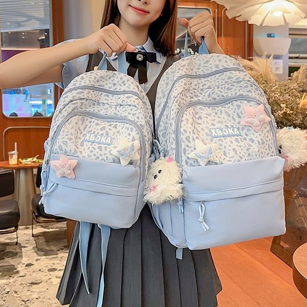 The new high-appeal, fresh and sweet, color-blocking leopard print mini backpack is a lightweight and large-capacity backpack for junior and senior high school students details Picture