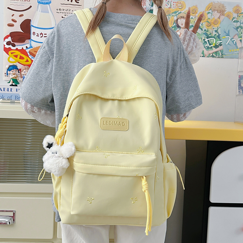 A new high-appearance-level Japanese-style ins fresh, sweet and cute backpack for junior and senior high school students, which is light and simple full figure