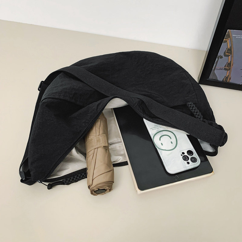 Crossbody bag for men, nylon, lightweight, street trend, casual, dumpling bag for students, new fashionable single-shoulder bag for men Specification drawing